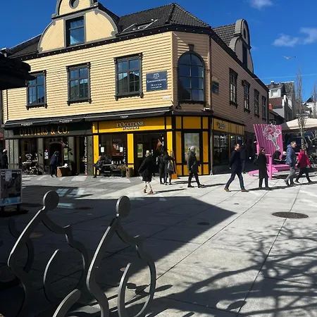 Sentral, Romslig Og Lys Med Parkering * Sandnes (Rogaland)