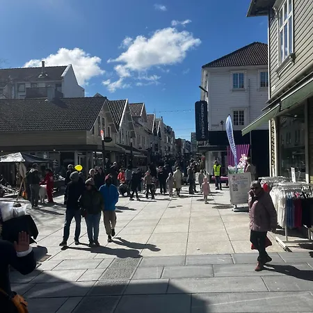 Apartmán Sentral, Romslig Og Lys Med Parkering *