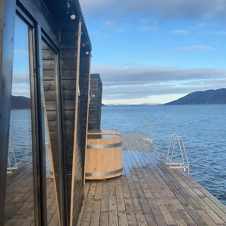 Apartmán Sentral, Romslig Og Lys Med Parkering