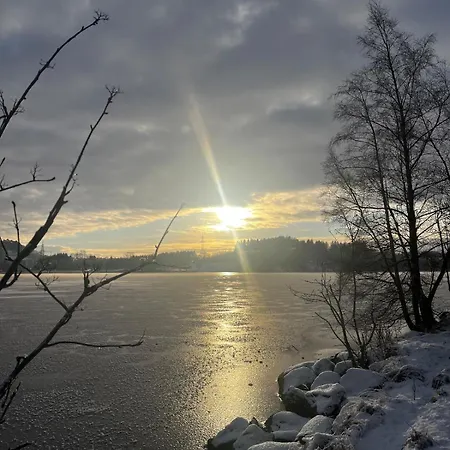 Sentral, Romslig Og Lys Med Parkering Apartment
