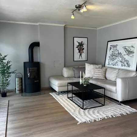 Sentral, Romslig Og Lys Med Parkering * Sandnes (Rogaland)